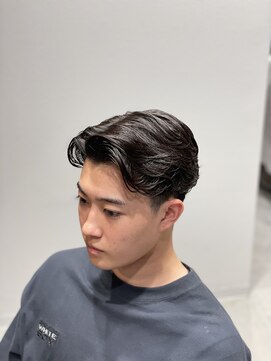 グルーマーズトウキョウ 渋谷店(GROOMER/S TOKYO) ラフカール刈り上げセンターパート リバースセンターパート