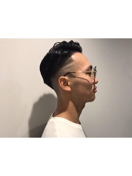 ビジネスマンから学生まで幅広い年代の方ご来店♪オシャレさを取り入れつつ、扱いやすさとデザインを両立◎