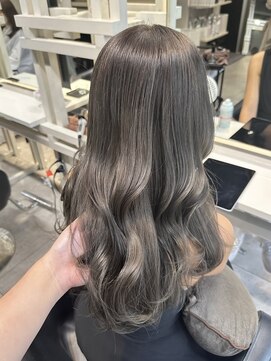 ディーエックス スリー(Dxxxx III) アイスグレージュ REI