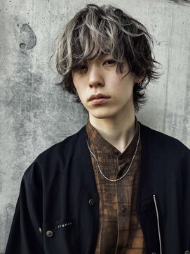 ネハス(nehus.) MEN’S HAIR/サーフカール/刈り上げセンターパート/ブリーチ