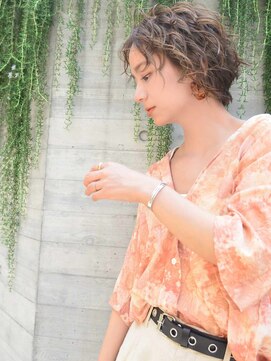 カンナ(Canna) エアリーミディ/ショートパーマ/黒髪/ホワイトアッシュ/TOKIO