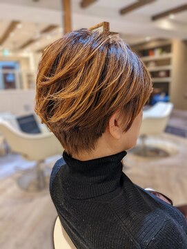 サロンドエー(SALON DE A) ショートボブ＋ハイライト。【港南台駅/本郷台駅/洋光台駅】