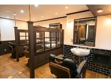 トウキョウ トコヤ 門前仲町(TOKYO TOKOYA)の雰囲気（パーテーションがあるので、隣の方を気にせずお過ごし頂けます）