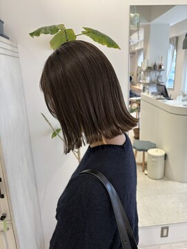 アヴァンセスリール(AVANCER sourire) 切りっぱなしボブ