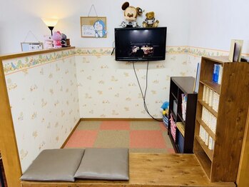 カットブース ティントン(t!mg tomg)の写真/《お子様連れも大歓迎♪》周りに気を遣わずに過ごせる[キッズスペースあり]☆気軽に通えるのが嬉しいPoint!