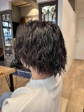 シータ 大山(THETA) ミディアムツイストパーマ