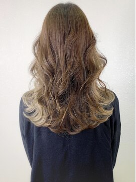 ジーナ バイ アルティナ(Dina by artina) ミルキーベージュ×インナーカラー【Dina立川】