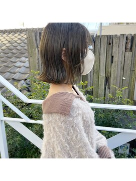 ミント(mint) オリーブグレージュ/切りっぱなしボブ/外ハネボブ