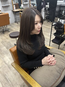 ルチナ 秦野(Lucina) レイヤーカット/グレージュ