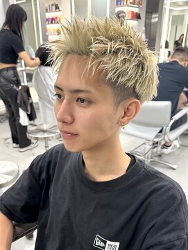 アールプラスヘアサロン(ar+ hair salon) ハイトーン×スパイキーショート