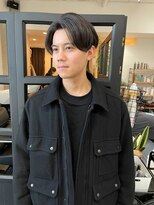 ディーエックス スリー(Dxxxx III) 刈り上げ センターパート マッシュスタイル