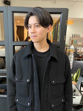 ディーエックス スリー(Dxxxx III) 刈り上げ センターパート マッシュスタイル