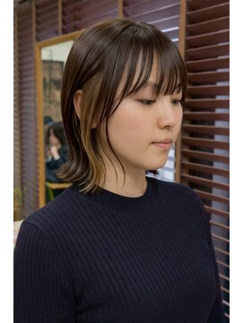 ジゼルアライ(gisele arai) さりげなく見せる、インナーカラー