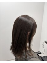 エレノア 藤沢(Eleanor) 【艶ブラウン】切りっぱなし外はねミディアムボブ