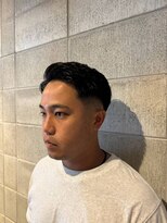 ワンワンオー バーバーショップ コンチネンタル(@110 BARBER SHOP continental) ビジネスショートスキンフェードフェザーアップ