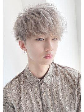 アンダーバーホワイト 天神店(_WHITE) ミディアムマッシュ