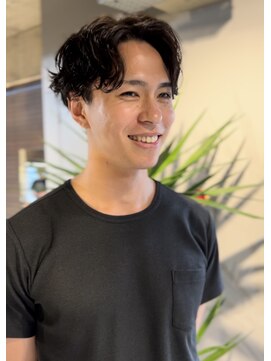 キュー(Cue_) ソフトツイストパーマ七三センターパート