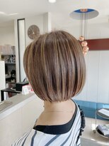 ホワイトストーン WHITE STONE&nbsp;熊本大人ハイライト丸みショート３０代ヘアスタイル