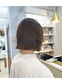 【切りっぱなしボブ・ベージュカラー】