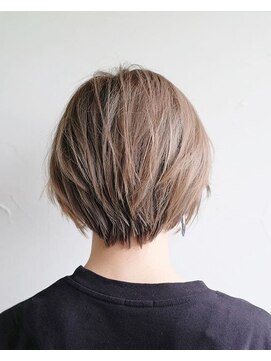 ルプラ ガーデン(le-pla garden) ベージュカラー#ダブルカラー＃前下がりショート＃ケアブリーチ