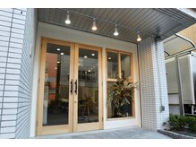 プルネ(pulune)の雰囲気（開放感のあるエントランス風通しのいい空間作りに♪【縮毛矯正】）