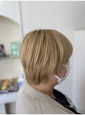 バックの丸みをつけるカットで女性らしさカット