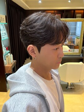 アルム オモテサンドウ(ALLM omotesando) 韓国風ダウンパーマ メンズ韓国ヘア メンズカット 原宿 表参道