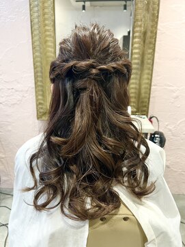 ロープ編みハーフアップ【西武新宿駅】【駅近徒歩1分】