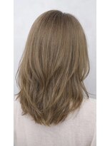 ヘアーエボリューション 透明感ミルクティーベージュ×ふんわり動く大人可愛いレイヤー