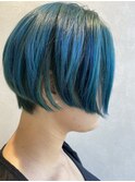 エメラルドグリーン