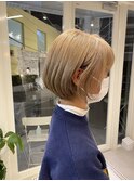 ミニボブ×ブロンドカラー