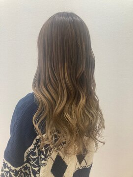 モルニ(MORNI) グラデーションカラー_マロンベージュ Aラインボブ かきあげ