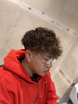 フランクスバーバーザスタンド(Frank’s barber the stand) ツーブロックスペインカールフェードE