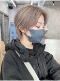 顔まわりレイヤーウルフカット前髪なしミルクティーベージュ韓国