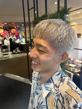 ダブル アンダーバー サロン(W_SALON) 【W_SALON 河原町】シルバー×短髪