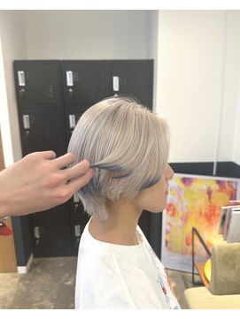ヘアーブレイス(hair brace) ホワイト×ブルー　エンドカラー　stylist聖斗
