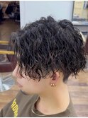 メンズツイストスパイラルパーマ　刈り上げセンターパート