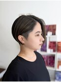 刈り上げショート×オリーブベージュ
