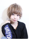 外国人風ミルクティベージュ×ハイライト×マッシュショート