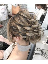 ヘアビューティースタジオ ラルガ(Hair beauty studio Raruga)&nbsp;カールモコモコシニヨン
