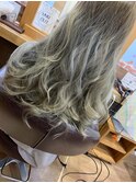 ホワイトグレージュ♪( ´▽`)