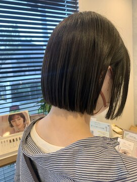 エバーグリーン(ever Green) ぱつっとボブ×暗めオリーブカラー