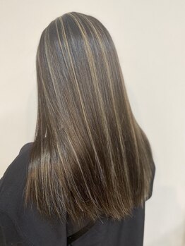 レヴール(reveur)の写真/白髪ぼかしハイライトや、透明感抜群のイルミナカラーで【白髪染め】でもおしゃれに♪【小山美容室】