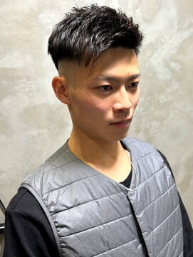 ディスイズバーバーフォース(THIS IS BARBER 4th) スキンフェード　ショートヘア　ナチュラルパーマ　束感