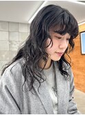 黒髪　ウルフ　ミディアム　くせ毛風　レイヤー
