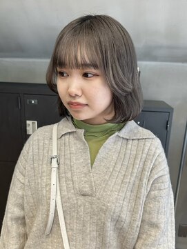 ニキータ(Nikiita) 〈透け感グレージュ/柔らかボブ〉