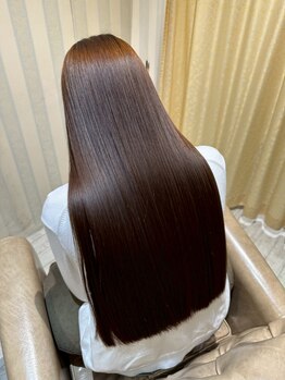 【南式酸性ストレートで艶髪】乾燥やダメージによる広がりやうねりも、指通りの良い髪へ導く◇心斎橋４分♪