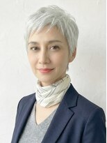 シオミエイチ タイムレス 垂水(shiomi H timeless)&nbsp;グレイヘアを上品に引き立てる、大人の洗練セシルショート