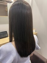 カミエ(kamie)&nbsp;大人っぽいブラウンのセミロング × 透明感のある仕上がり