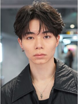 テン 心斎橋(tenn.) 難波フェザーパーマ毛流れセンターパートカルマパーマ強め20代